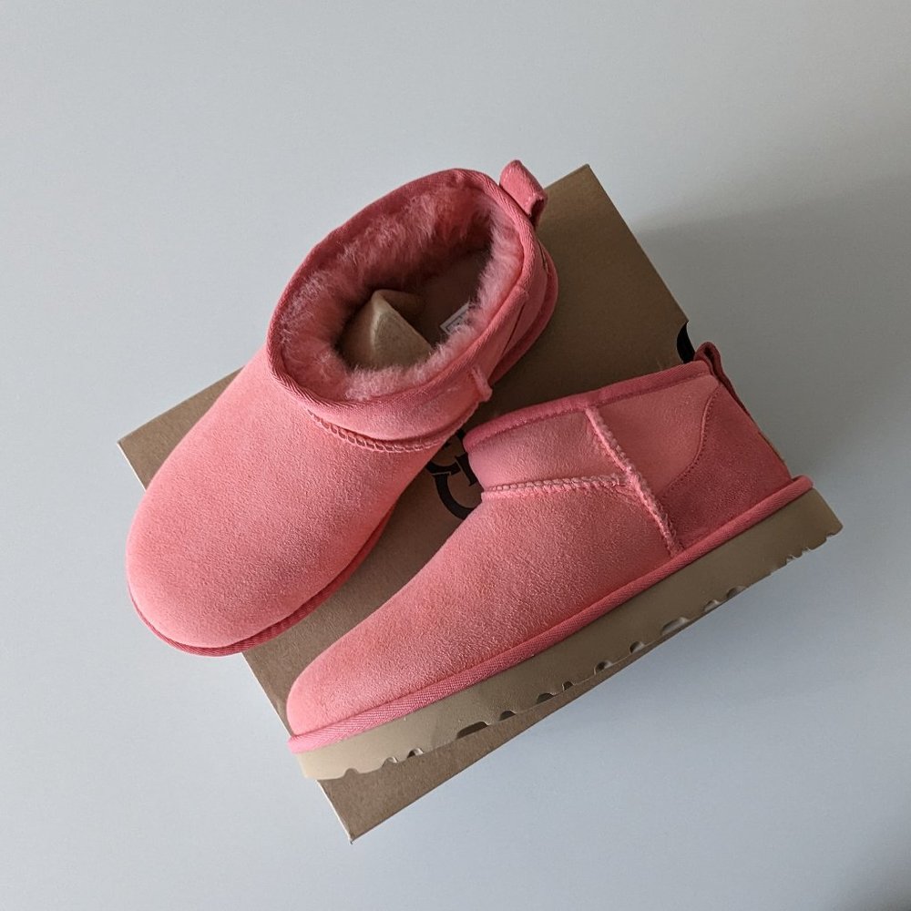 NWT UGG Classic Ultra Mini Size 7